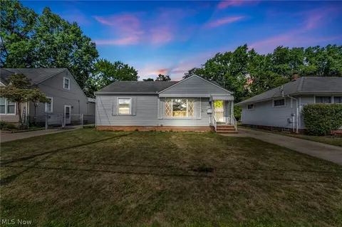 4374 W 182nd St, Cleveland, OH 44135