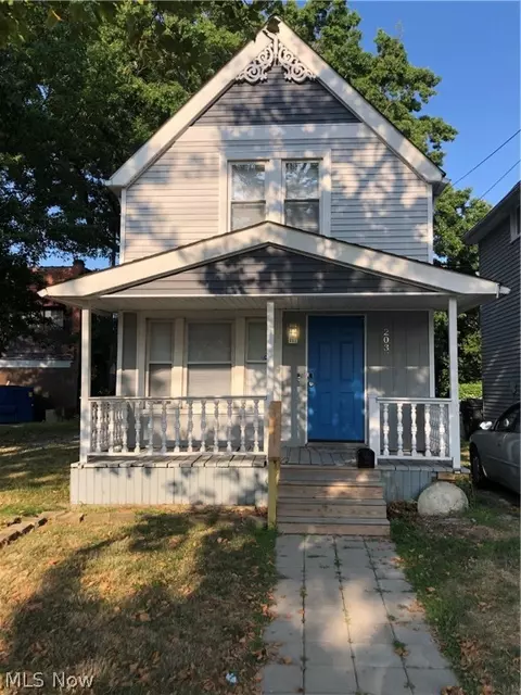 2037 W 106th St, Cleveland, OH 44102
