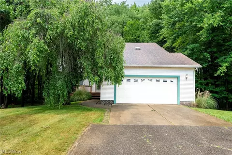 1514 Mossglen Cir NE, Massillon, OH 44646