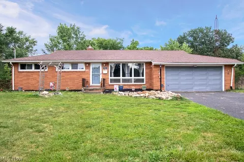 933 Church St SW, North Canton, OH 44720