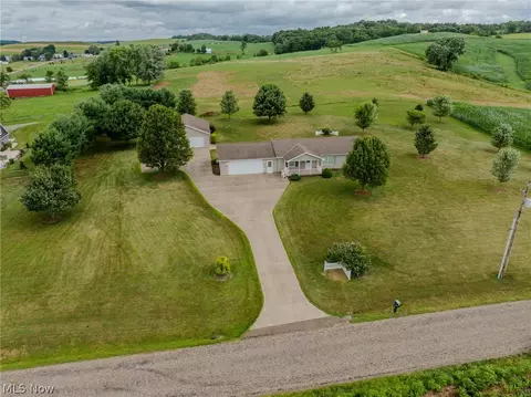 8195 Maurer Rd NW, Sugarcreek, OH 44681