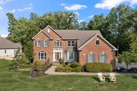4367 Roxburghe Dr, Brecksville, OH 44141