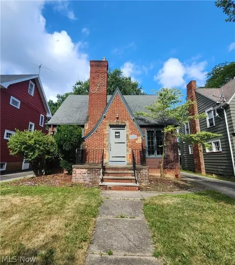 1136 Quilliams Rd, Cleveland, OH 44121