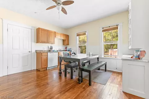 323 Daisy Ave, Berea, OH 44017 photo 9