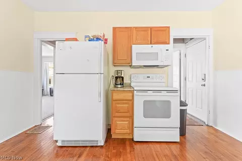 323 Daisy Ave, Berea, OH 44017 photo 8