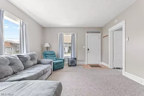 323 Daisy Ave, Berea, OH 44017 photo 5