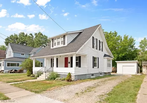 323 Daisy Ave, Berea, OH 44017 photo 2