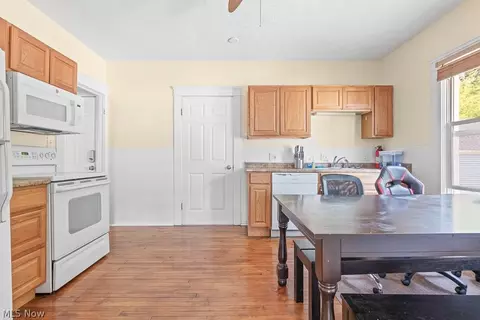 323 Daisy Ave, Berea, OH 44017 photo 7
