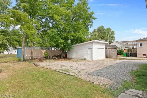 323 Daisy Ave, Berea, OH 44017 photo 36