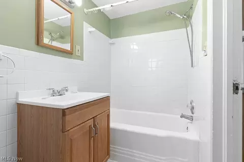 323 Daisy Ave, Berea, OH 44017 photo 24