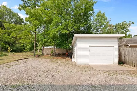 323 Daisy Ave, Berea, OH 44017 photo 35