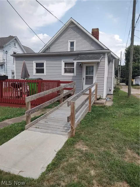 685 John St, Coshocton, OH 43812 photo 3
