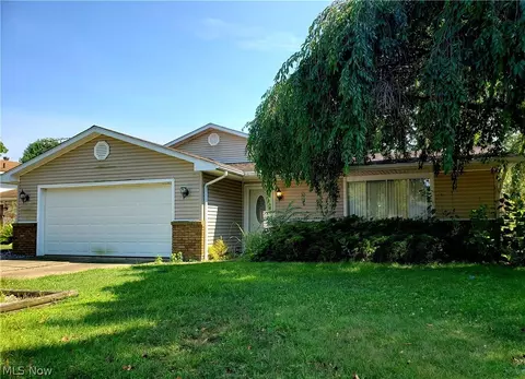 117 Winthrop Dr, Elyria, OH 44035