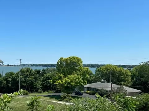 2423 Split Rock Dr, Lakeside-marblehead, OH 43440