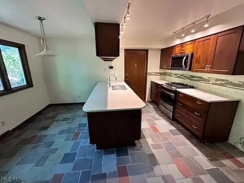 Kitchen - 2551 River Rd, Willoughby Hills, OH 44094 photo 5 of 6