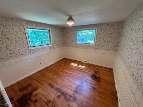 Bedroom - 2551 River Rd, Willoughby Hills, OH 44094 photo 2 of 4