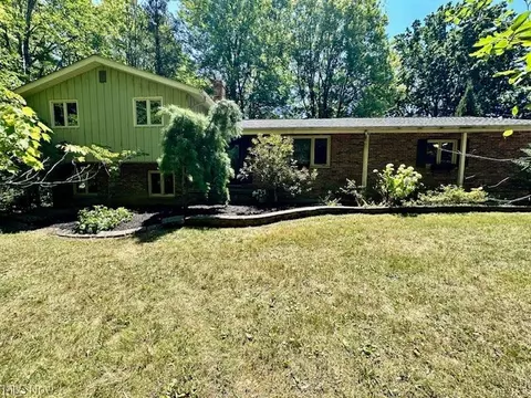 2551 River Rd, Willoughby Hills, OH 44094