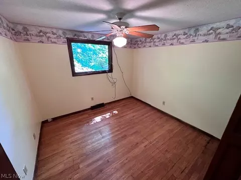Bedroom - 2551 River Rd, Willoughby Hills, OH 44094 photo 3 of 4