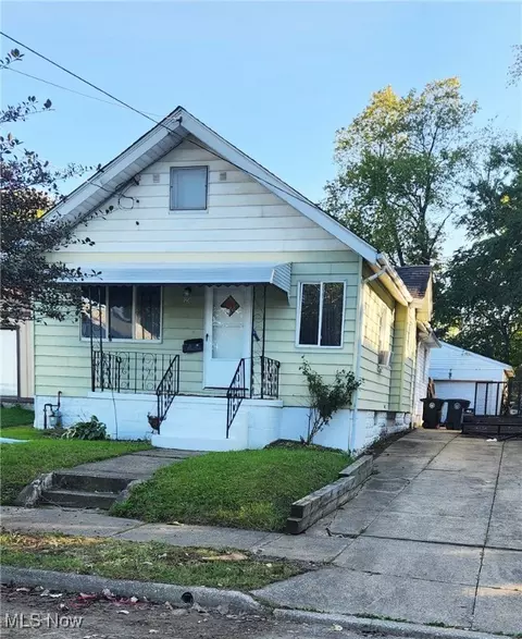 1258 Delos St, Akron, OH 44306