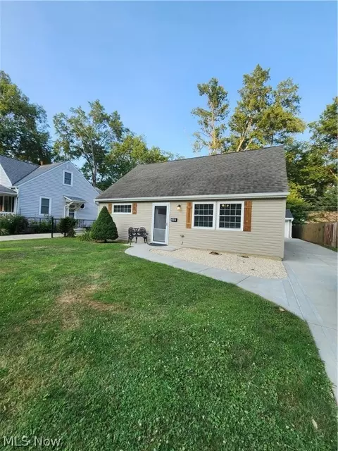 309 Dellwood Rd, Avon Lake, OH 44012