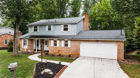 11 Ashwood Dr, Vienna, WV 26105