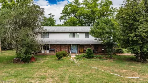 69 Mulberry St, Elizabeth, WV 26143