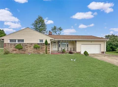 7564 Richmond Rd, Oakwood Village, OH 44146