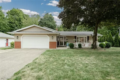 4935 Delevan Dr, Lyndhurst, OH 44124