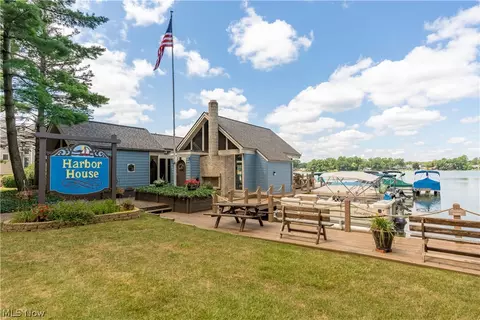 1441 Harbor Dr NW, Canton, OH 44708 photo 4
