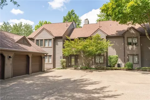 1441 Harbor Dr NW, Canton, OH 44708