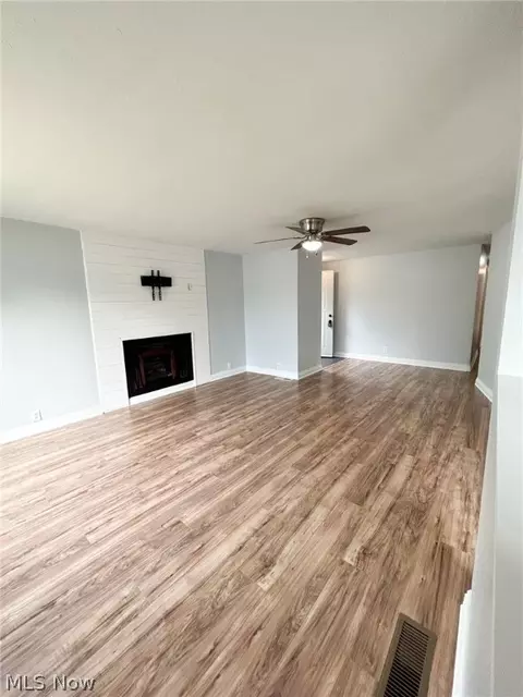 Living - 129 Walleye Ct, Lagrange, OH 44050 photo 2 of 2