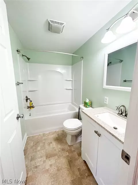 Bath - 129 Walleye Ct, Lagrange, OH 44050 photo 3 of 3