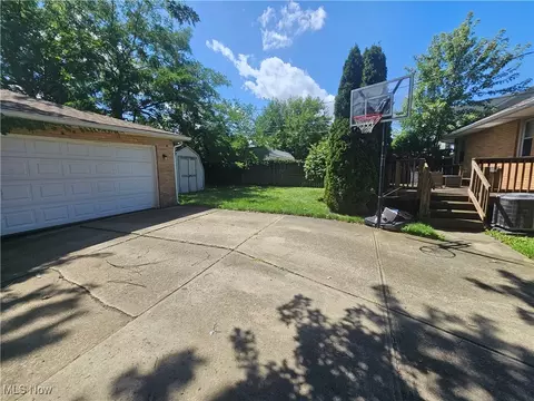 7907 Ackley Rd, Parma, OH 44129 photo 27