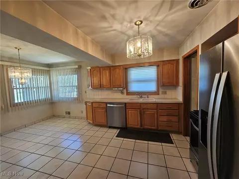 7907 Ackley Rd, Parma, OH 44129 photo 7