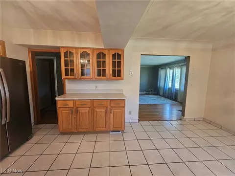 7907 Ackley Rd, Parma, OH 44129 photo 9