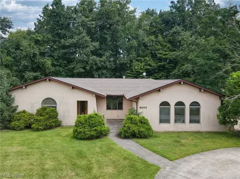 8659 Palomino Trl, Kirtland, OH 44094