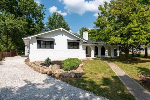6282 Akins Rd, North Royalton, OH 44133