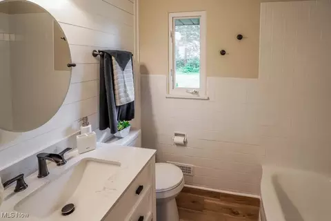 Bath - 4956 3rd St NW, Canton, OH 44708 photo 2 of 5