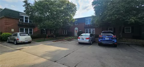 4787 Columbia Rd #203, North Olmsted, OH 44070