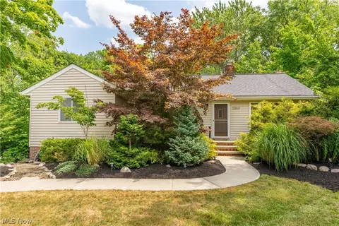 2363 Dover Ctr, Westlake, OH 44145