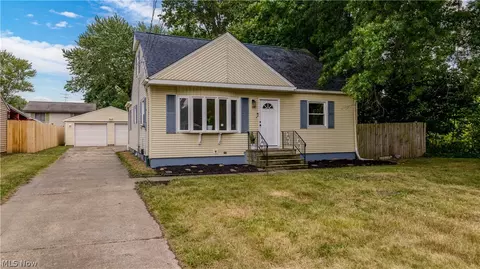 7173 Freeland Dr, Elyria, OH 44035 photo 3