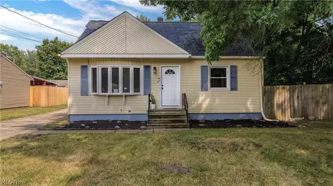 7173 Freeland Dr, Elyria, OH 44035 photo 2