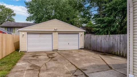 7173 Freeland Dr, Elyria, OH 44035 photo 4