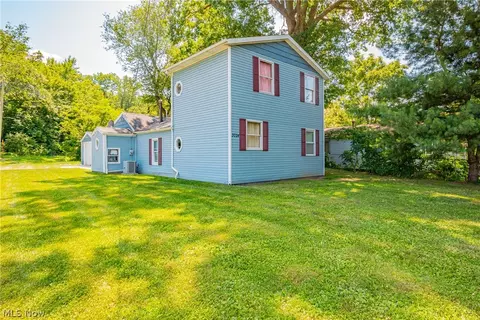 3024 Ellet Ave, Akron, OH 44312