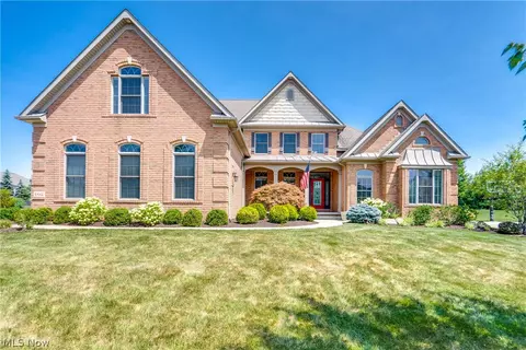 8442 Mackenzie Ave NW, North Canton, OH 44720