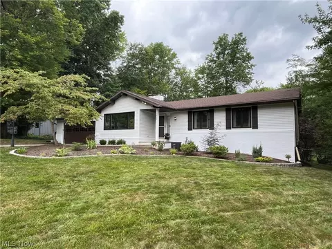 3890 Greentree Rd, Stow, OH 44224