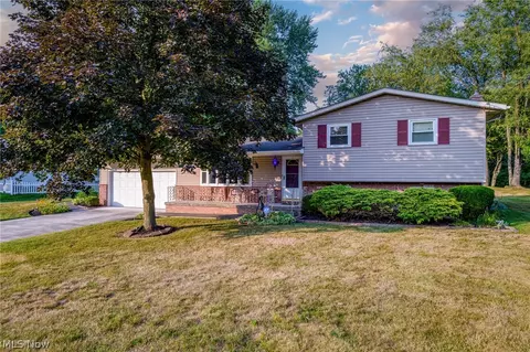 8208 Stonebridge Ave NW, North Canton, OH 44720