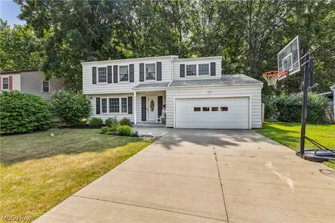 30011 Sutton Dr, North Olmsted, OH 44070