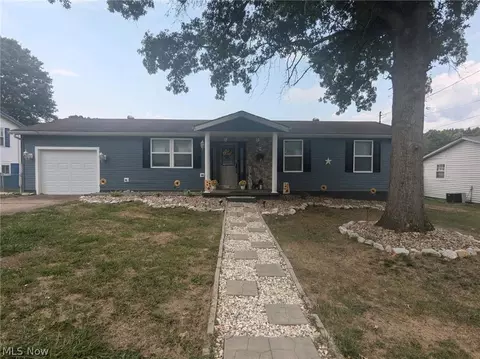 289 Cedar Dr, Mineralwells, WV 26150