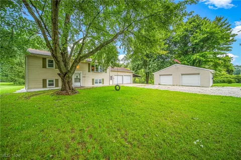 2001 Old Farm St, Ashtabula, OH 44004 photo 2